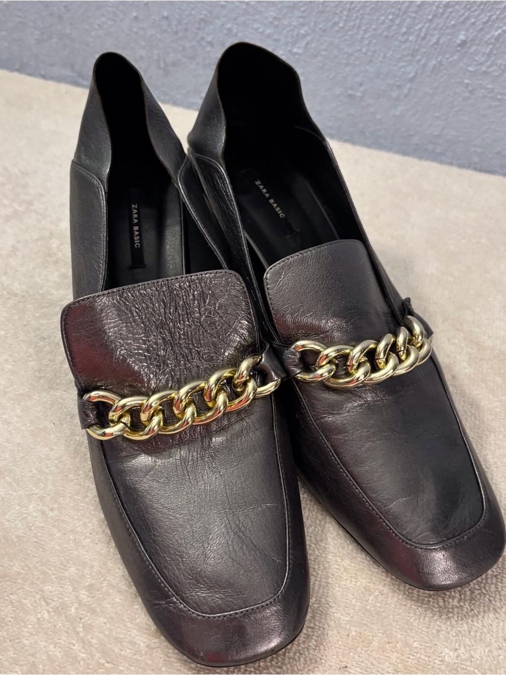 Zara Black Leather Slip-On Loafers with Gold Chain Accent SZ 40, US 9/9.5